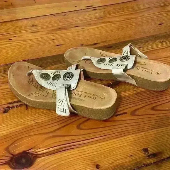 Josef Seibel The European Comfort Shoe grey Sandals with Silver Buttons size 38 - Picture 9 of 9